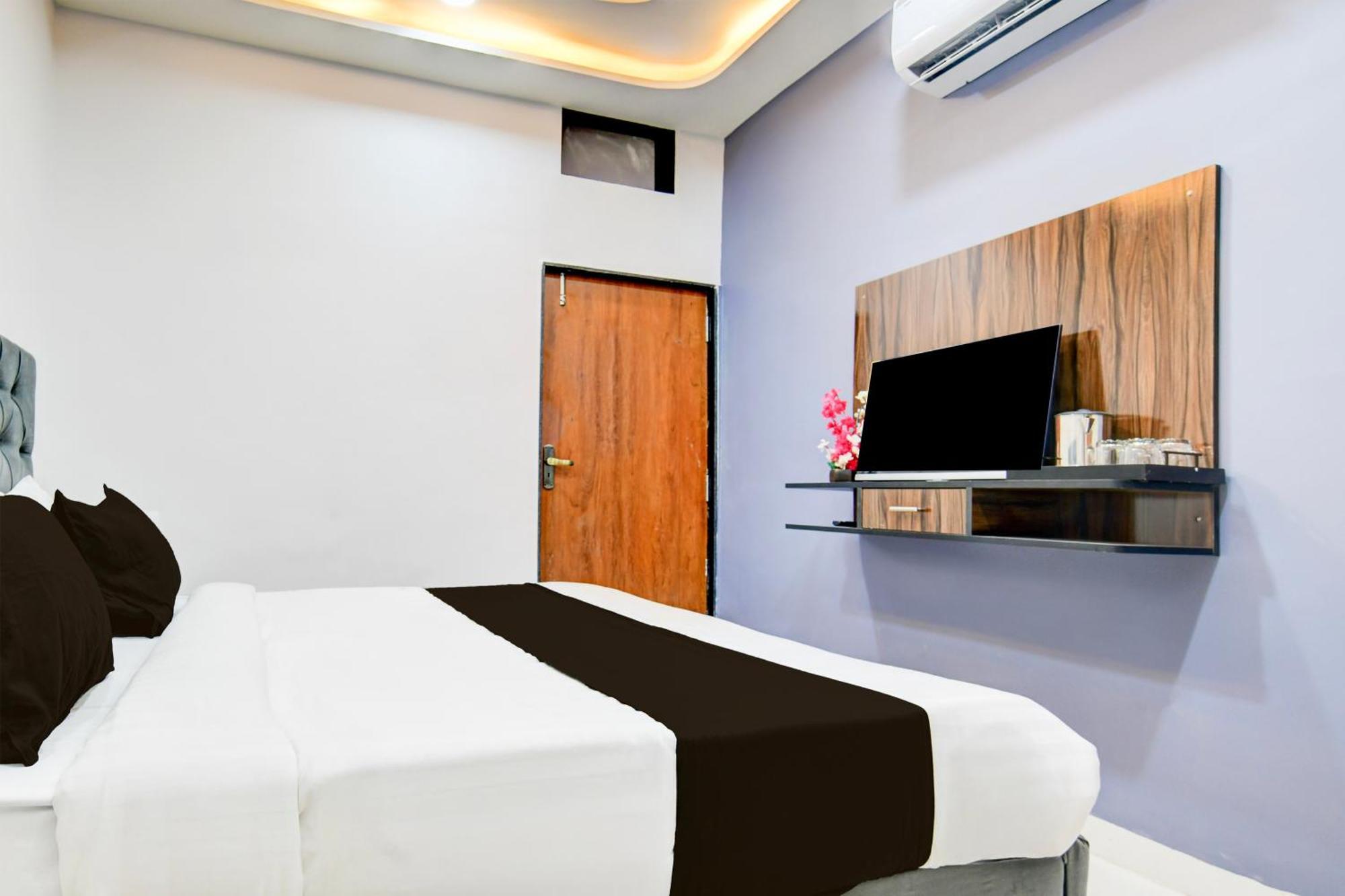 Super Hotel O D.V Near Medanta Hospital Индор Екстериор снимка