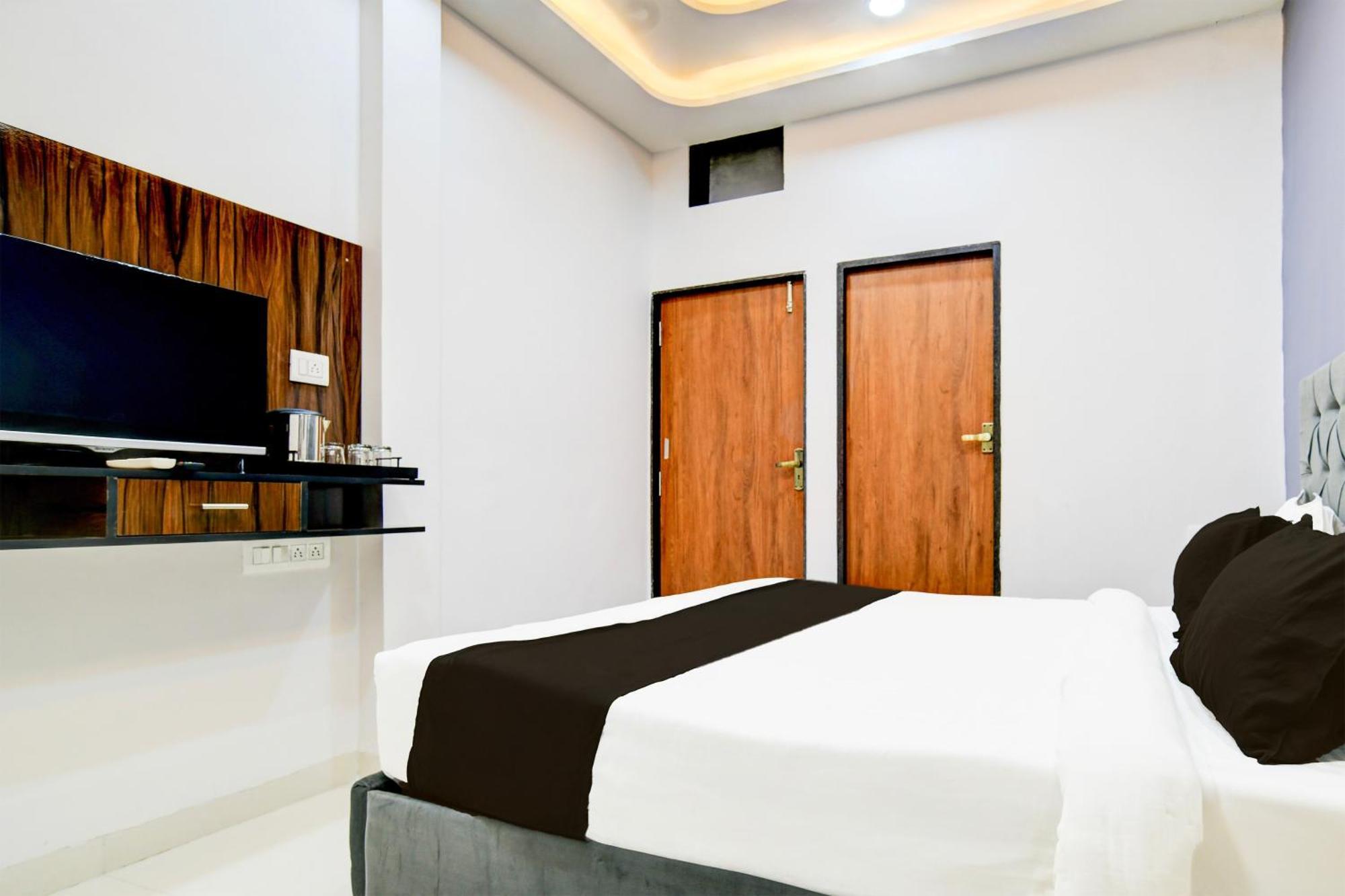 Super Hotel O D.V Near Medanta Hospital Индор Екстериор снимка