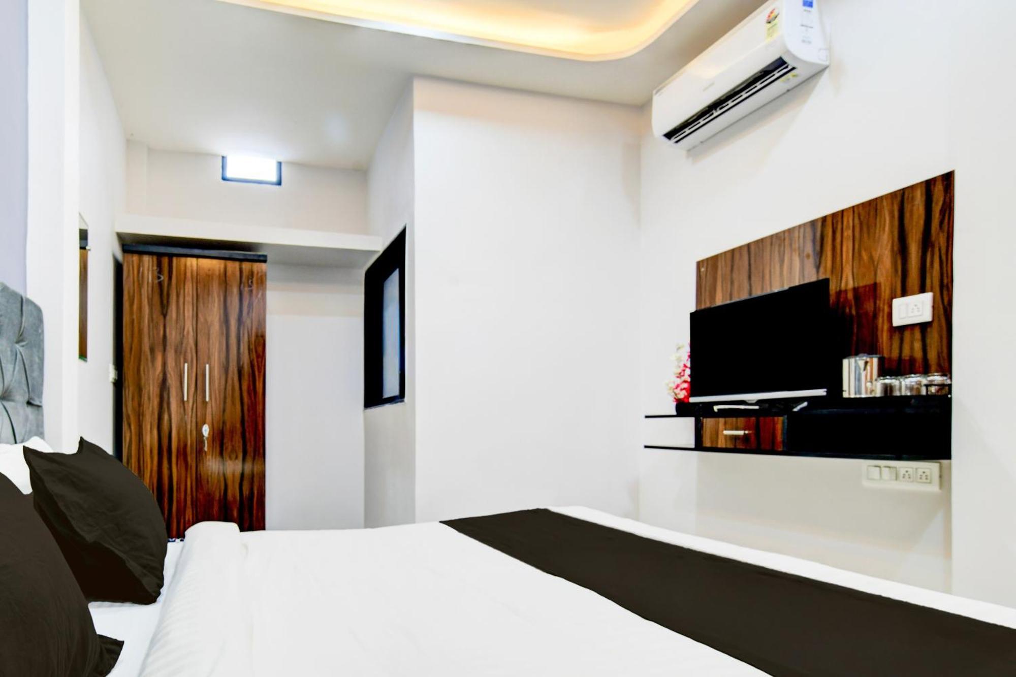 Super Hotel O D.V Near Medanta Hospital Индор Екстериор снимка