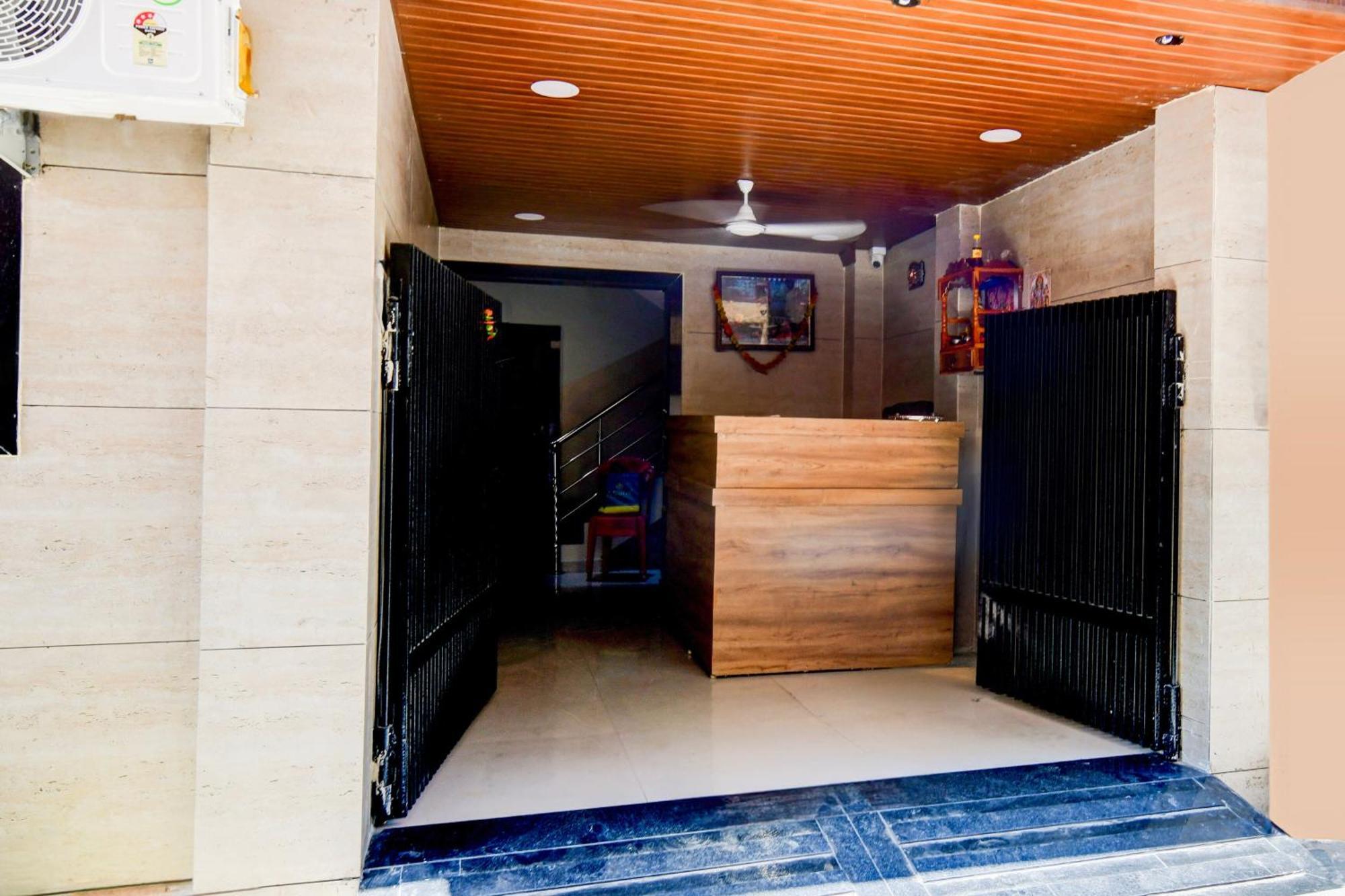 Super Hotel O D.V Near Medanta Hospital Индор Екстериор снимка