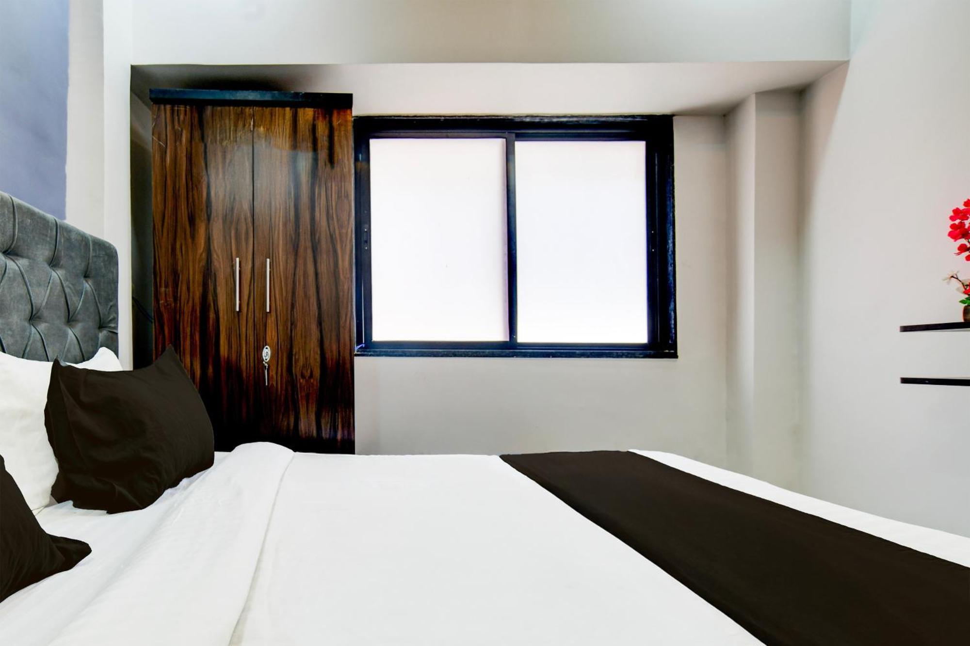 Super Hotel O D.V Near Medanta Hospital Индор Екстериор снимка